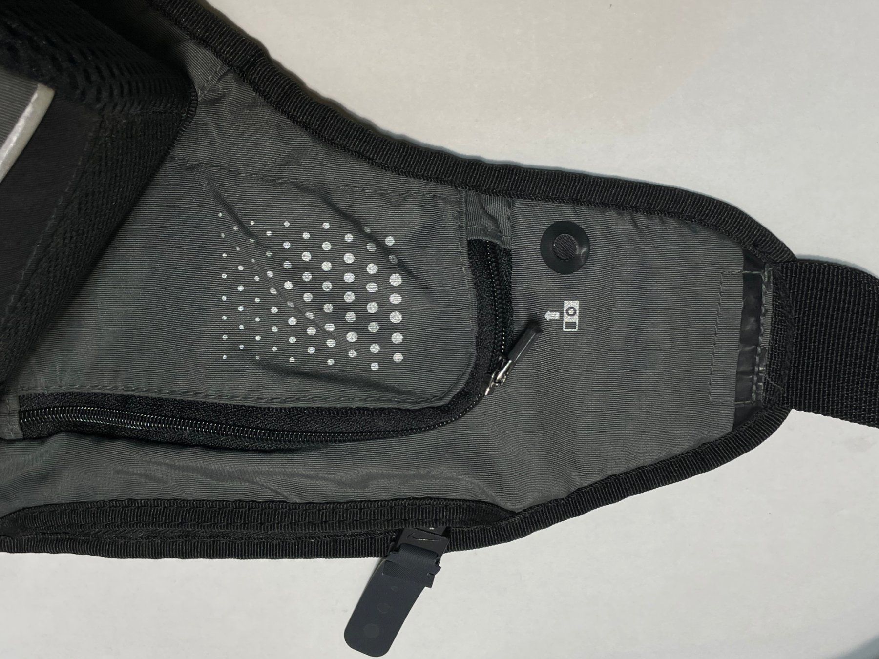 Nike Borse: Vintage Y2K Nike Running Baumtasche – Usato da Zürich venduto da le_souk 3