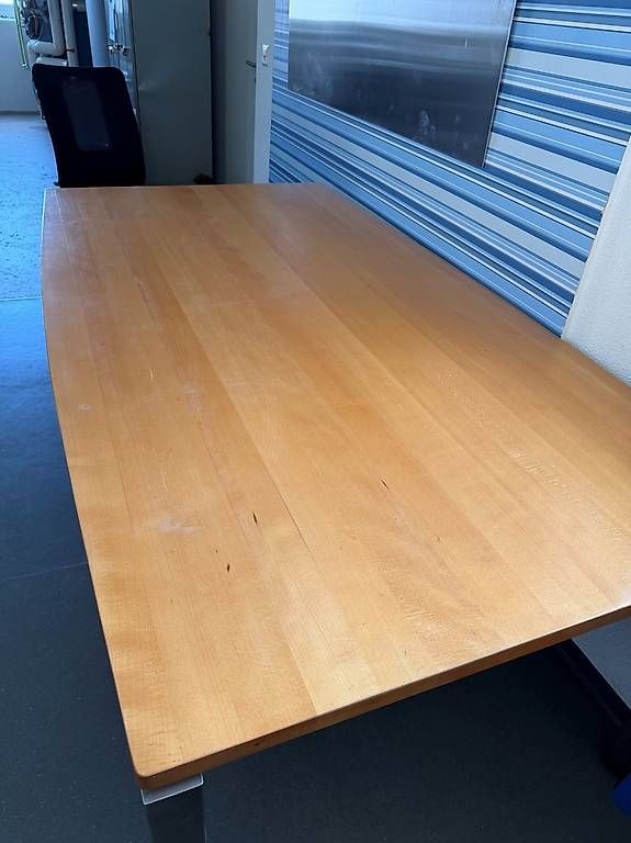 Tische: Massiver Buchenholztisch mit Metallgestell – Gebraucht aus Sursee von man_t6lz 2