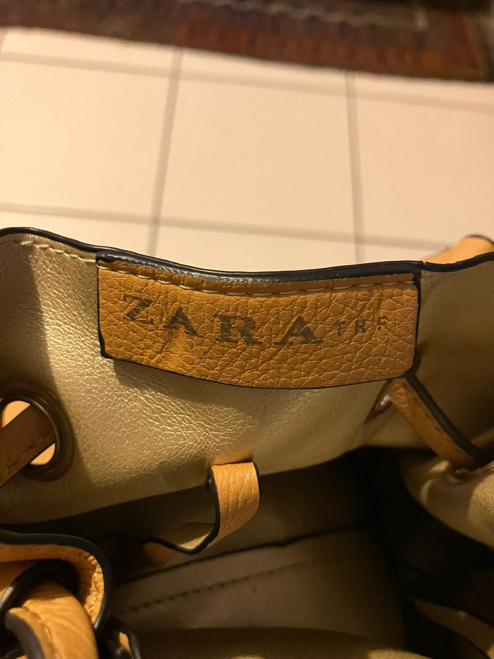 Zara Borse da donna: Borsetta a tracolla color ocra Zara – Usato da Melano venduto da H-Sara 2
