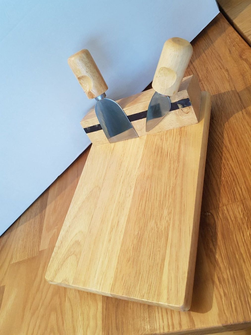 Articoli in legno: Käse-Brett mit zwei Messern – Nuovo (secondo la descrizione) da St. Gallen venduto da chilly81 1
