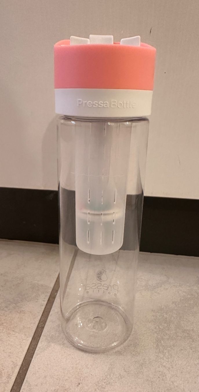 Borracce & Thermos: Trinkflasche Pressa Bottle – Nuovo (secondo la descrizione) da Remetschwil venduto da reb_58p9