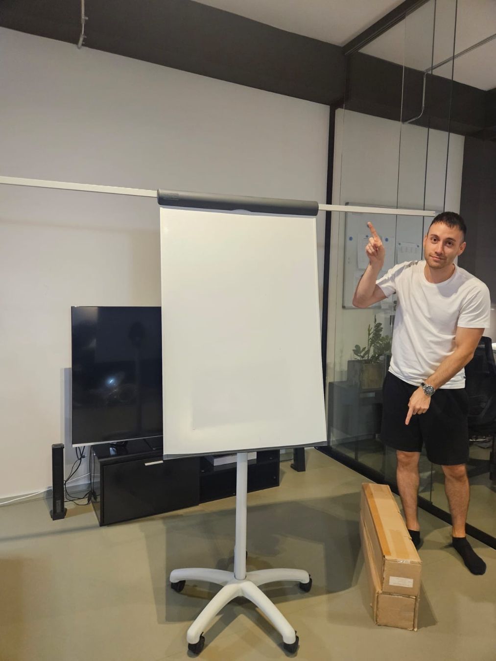 Allestimento di negozi e stand fieristici: MAUL Flipchart mobil Ständer weiss – Usato da Dübendorf venduto da RaulWies 1