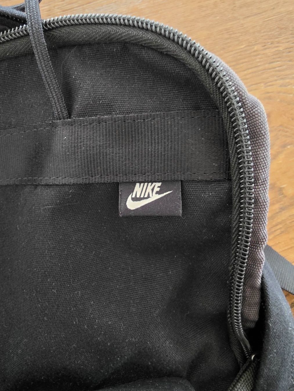 Nike Zaini: Rucksack Nike schwarz – Usato da Münsingen venduto da Penelopee 5