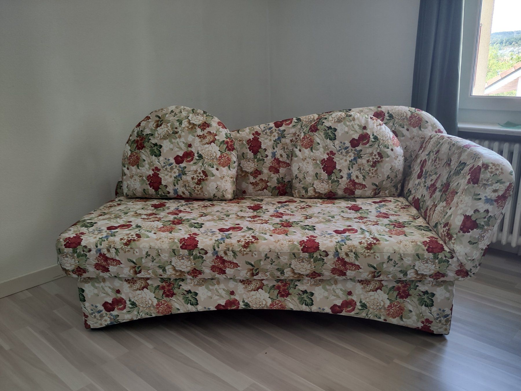 Sofas: hochwertiges geblümtes Sofa – Gebraucht aus Windisch von mic_svb2
