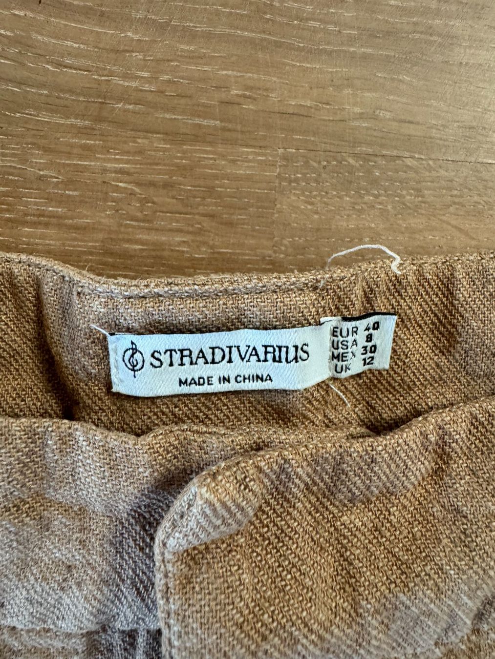 Stradivarius Pantaloni: Short en lin beige Stradivarius, taille 40 – Usato da Rossemaison venduto da Carduelis 1