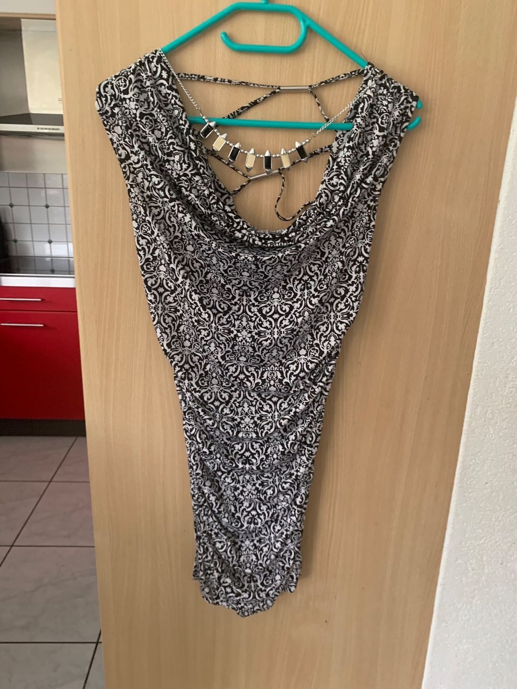 Robes: Robe taille S/M – Neuf (Voir description) à Domdidier par qatar1973
