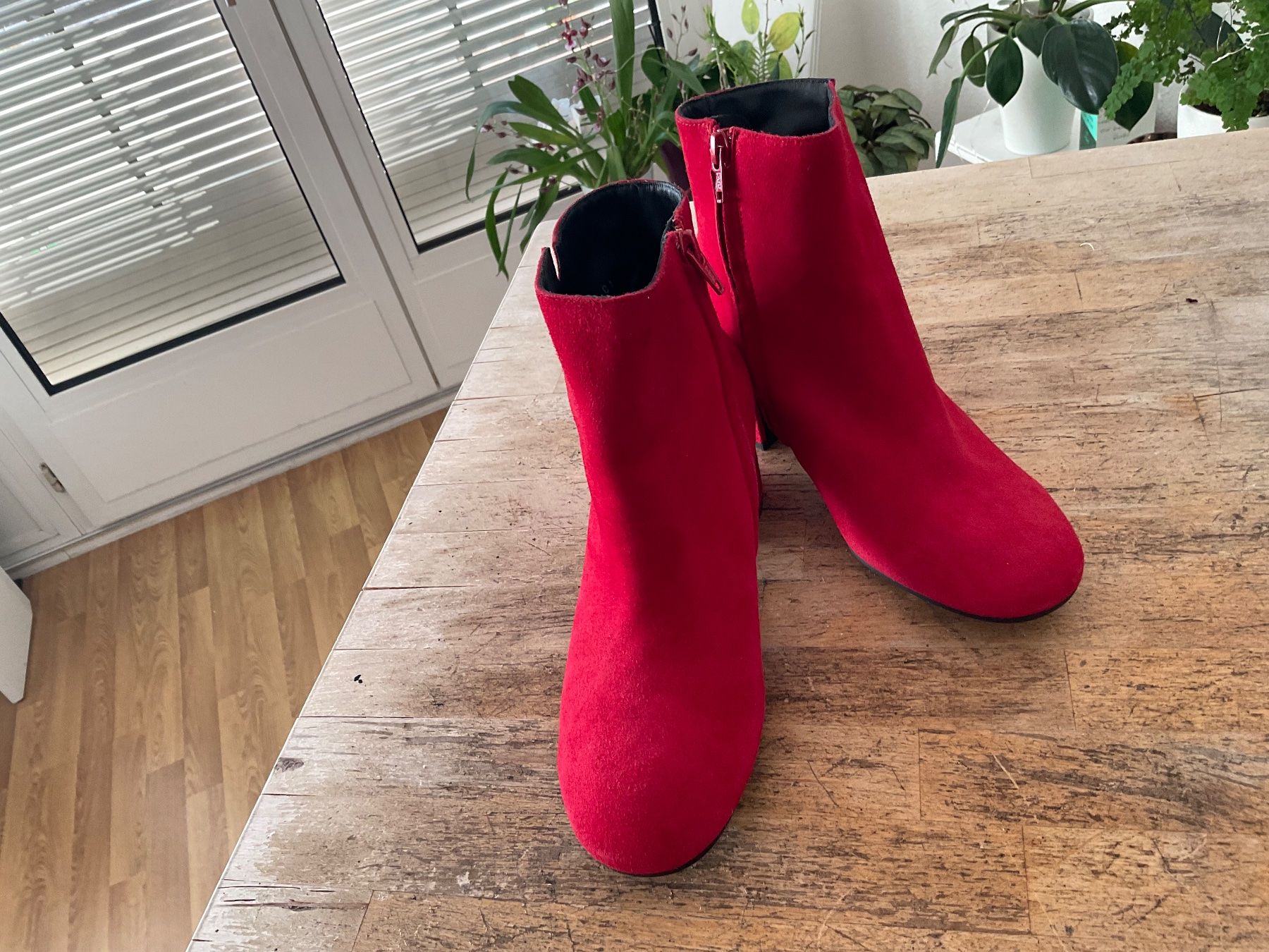 Paul Green Damenschuhe: rote Wildleder Stiefeletten – Neu und originalverpackt aus Meilen von 1928NixilGnuey