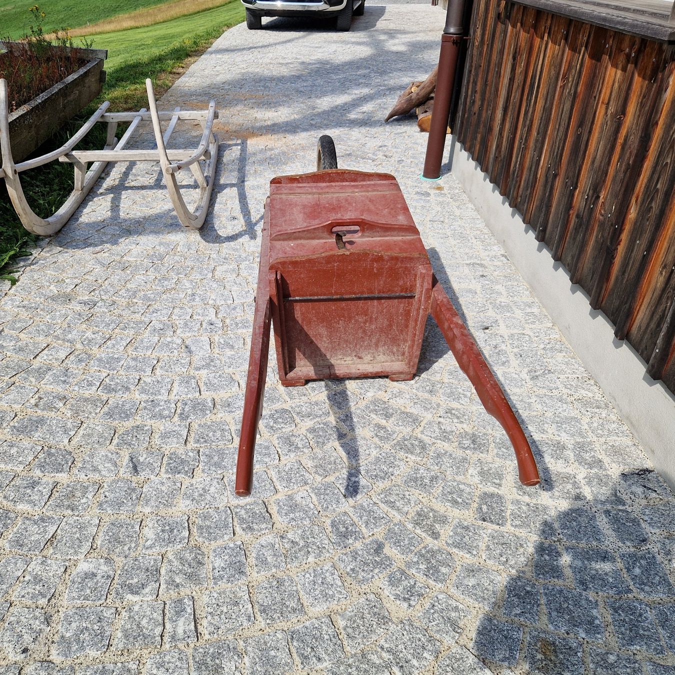 Carriole: antik Schubkarren – Usato da Appenzell Eggerst. venduto da Nisblismees 1