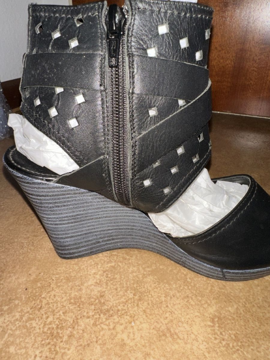 Scarpe da donna: Damenschuhe mit Keilabsatz – Usato da Therwil venduto da jas_vpt8 1