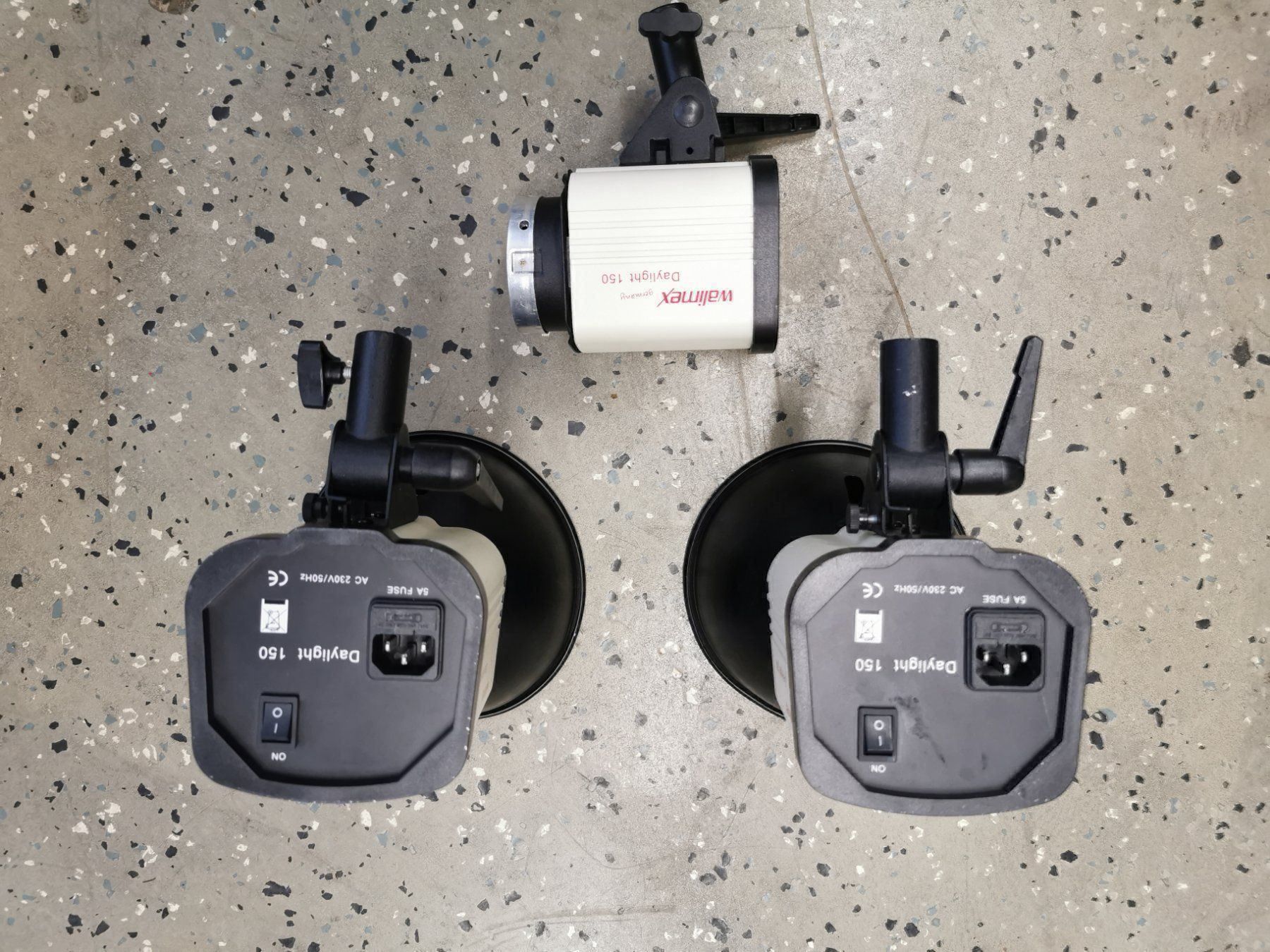 Lampade: 3x Walimex Daylight 150 (Dauerlicht) – Usato da Neuhausen venduto da PBMG 1