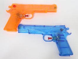 2 Grosse Wasserpistolen Pistole Wasserpistole neu