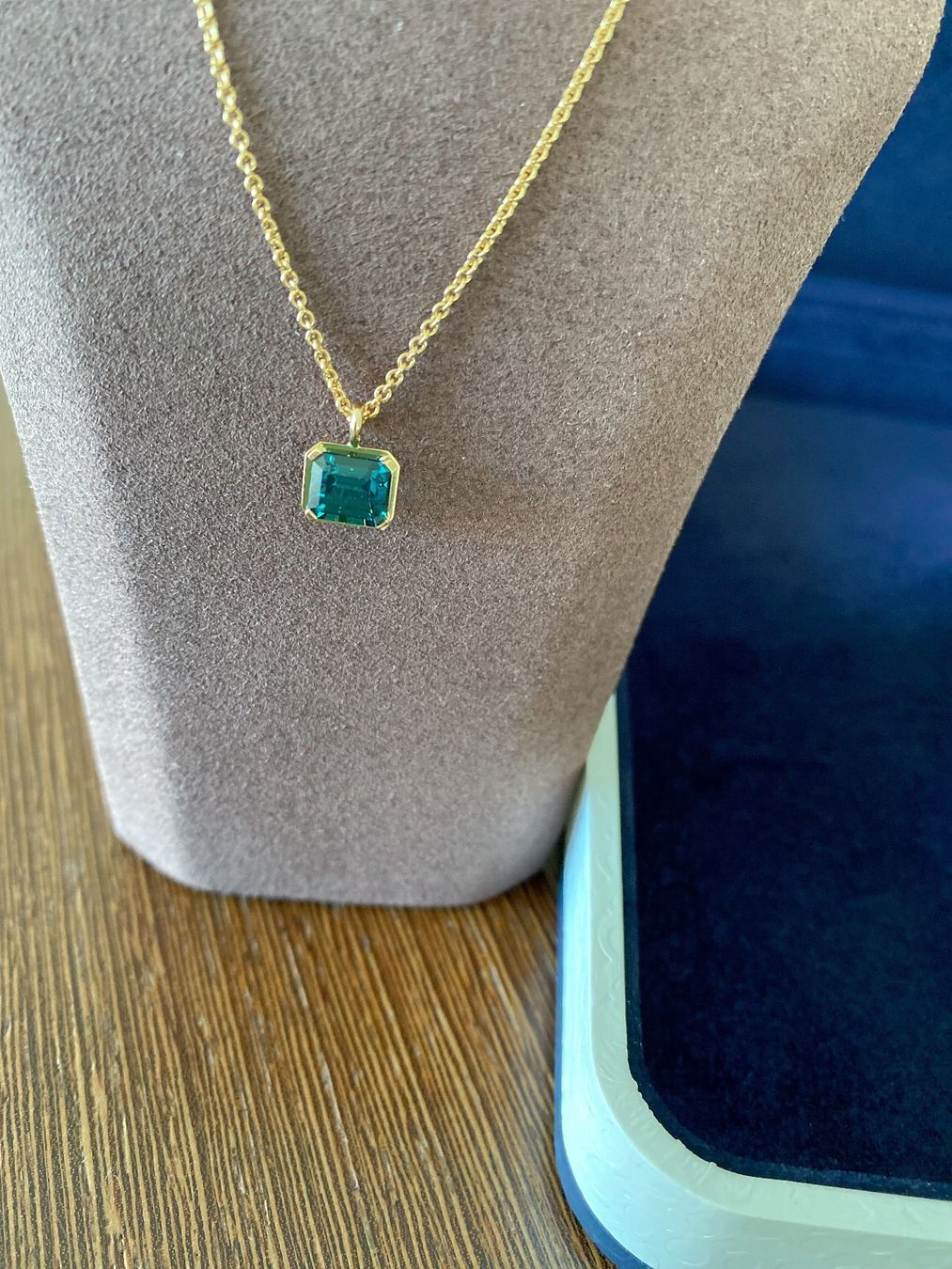 Bucherer Ketten: Bucherer Blue path indigolite tourmarine- unique – Neu (gemäss Beschreibung) aus Luzern von Sommer_26 1
