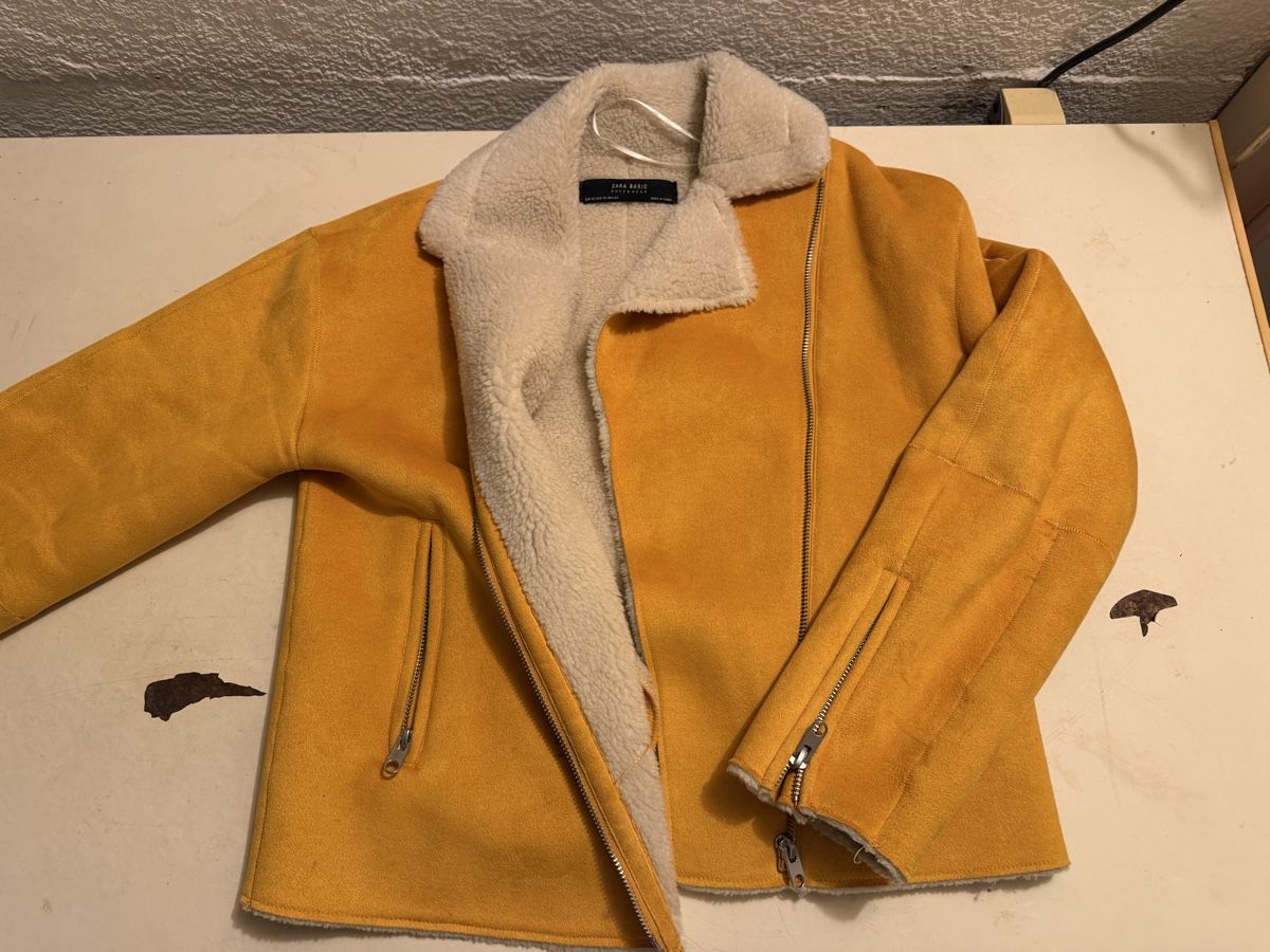 Zara Vestes: Zara Basic Jacke gelb mit Teddyfutter Grösse XS – Neuf (Voir description) à Luzern par Lorena.haj