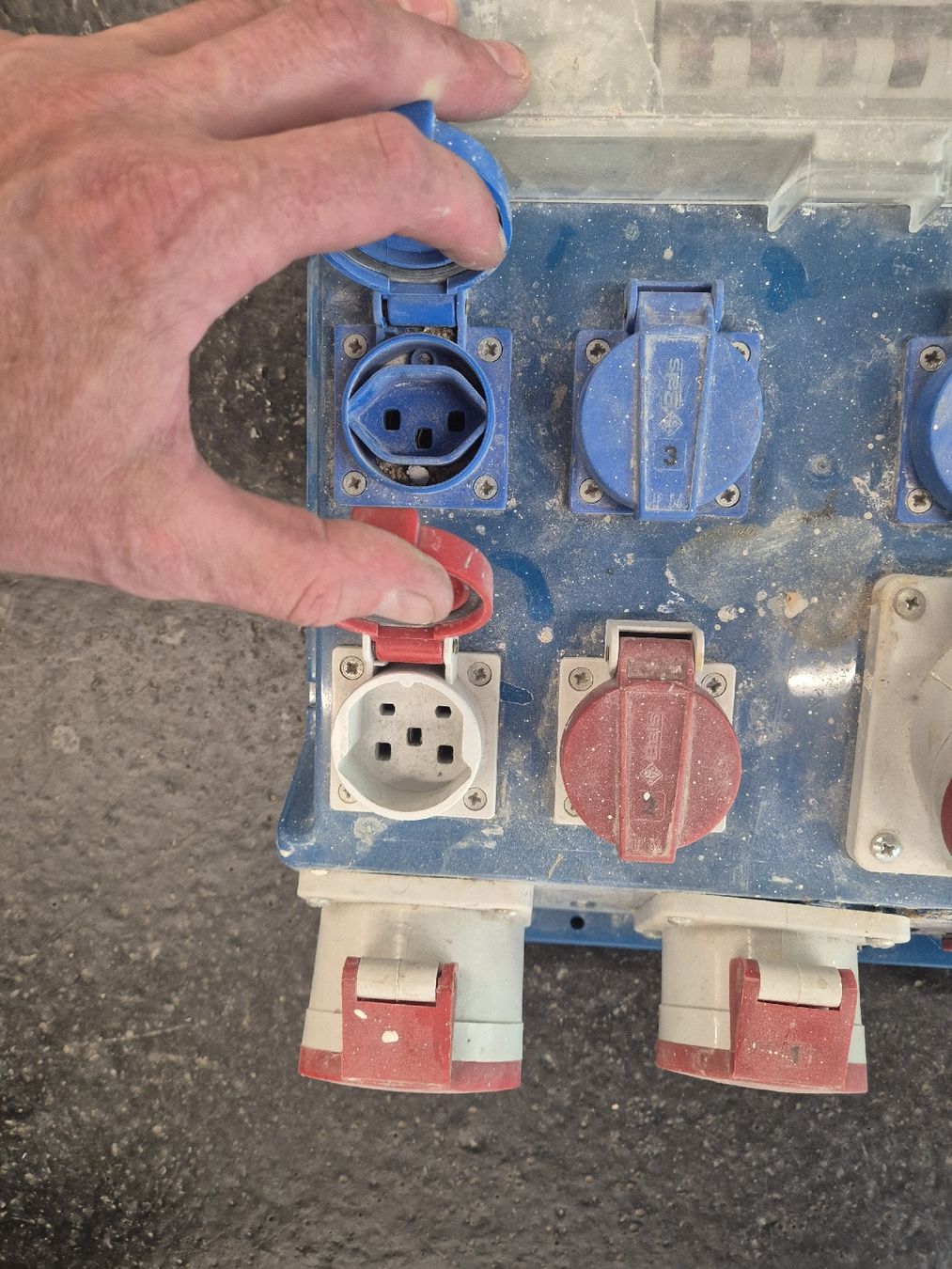 Elektrotechnik: Elektroverteiler gebraucht  – Defekt aus Näfels von j.lattmann 2
