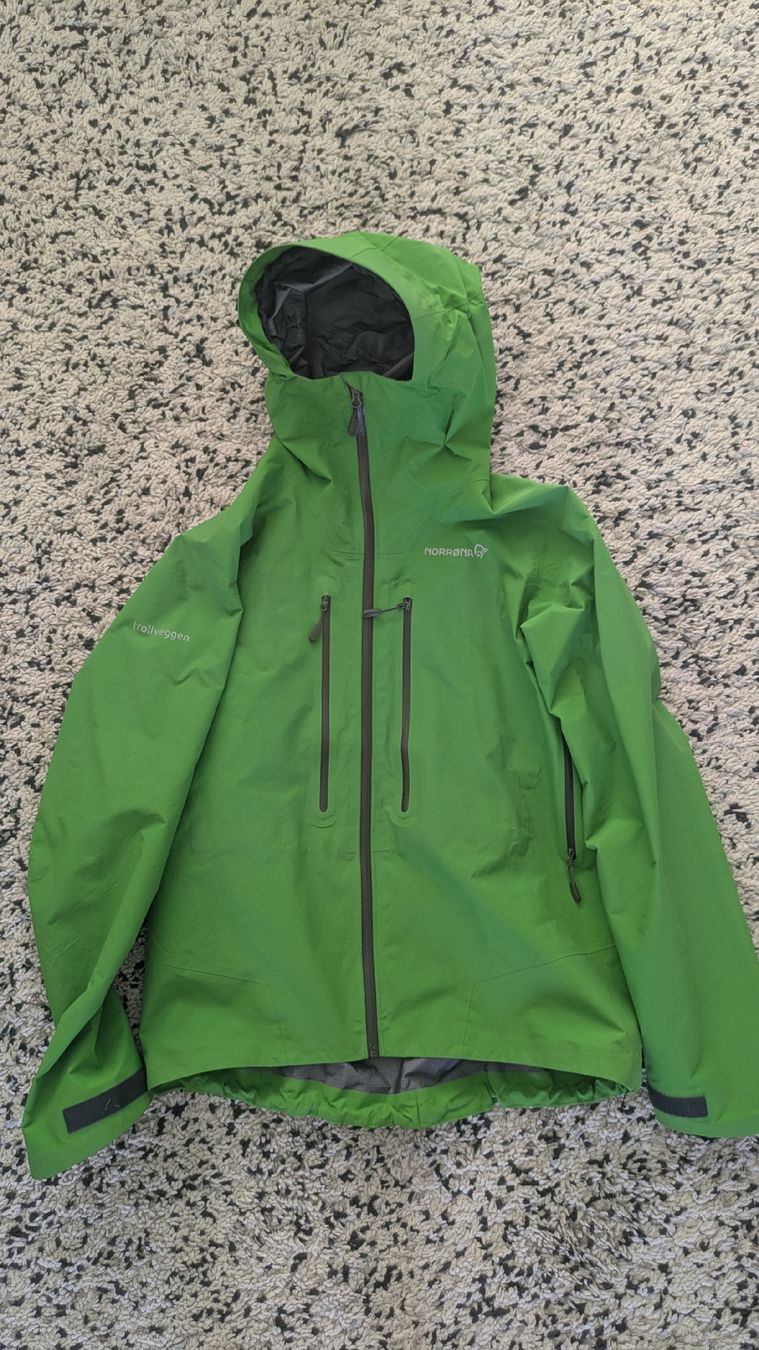 Giacche: Norrona Trollveggen Gore Tex light Pro – Usato da Zürich venduto da Sloba29