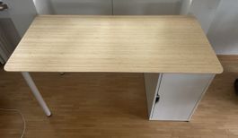 Schreibtisch