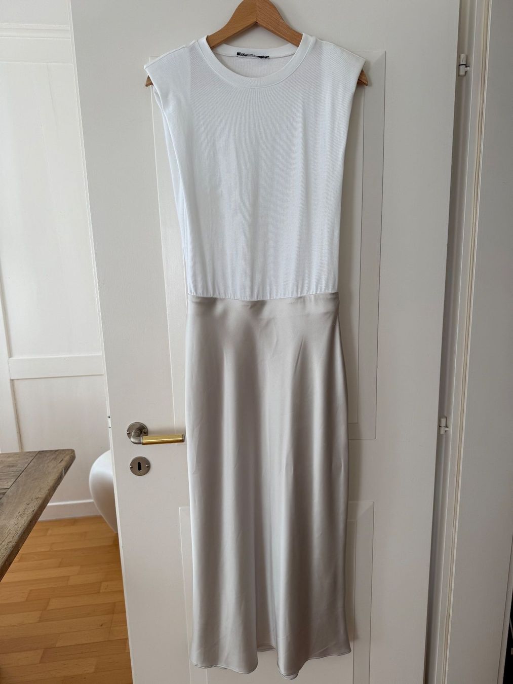 Zara Vestiti: Zwei Kleider Baumwolle-Satin, Grösse M – Usato da Männedorf venduto da Frangipami