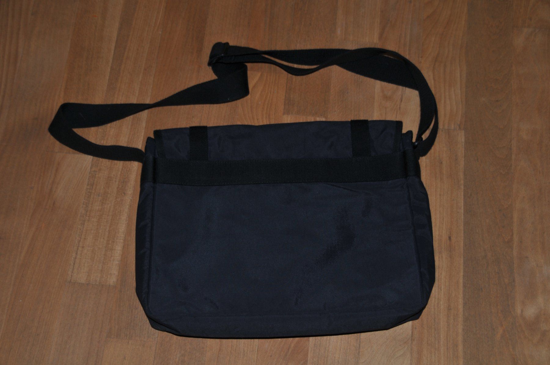 Adidas Borse: coole adidas Tasche für Freizeit oder Laptop - Top Zustand – Usato da Winterthur venduto da Schwestere 2