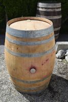 Weinfass 225l als Dekoration /Stehtisch