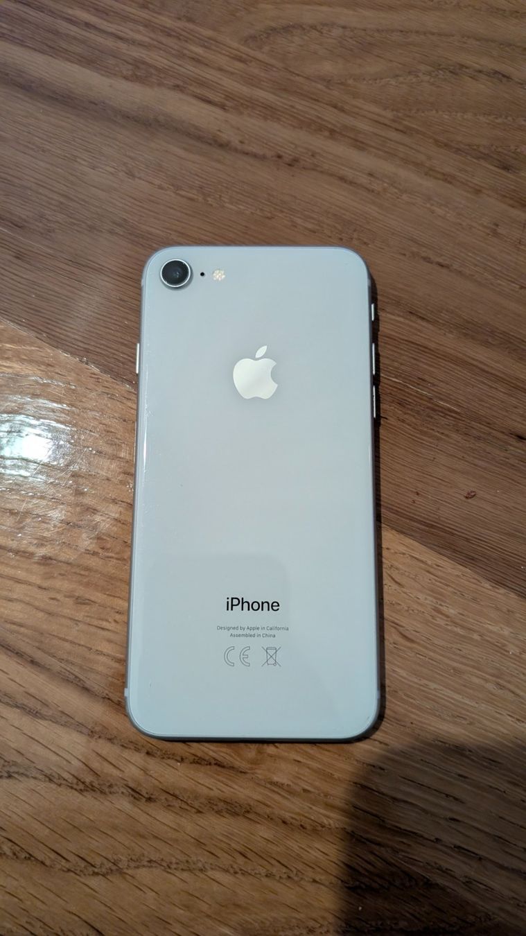 Apple Telefoni cellulari / Smartphones: iPhone 8 – Usato da St. Gallen venduto da har_k7cx 1