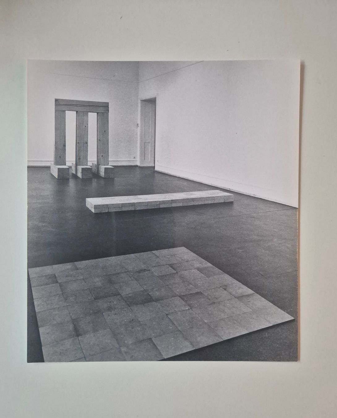 Posters & Illustrations: Carl Andre Original Press Photo – D'occasion à Zürich par MoPoMo
