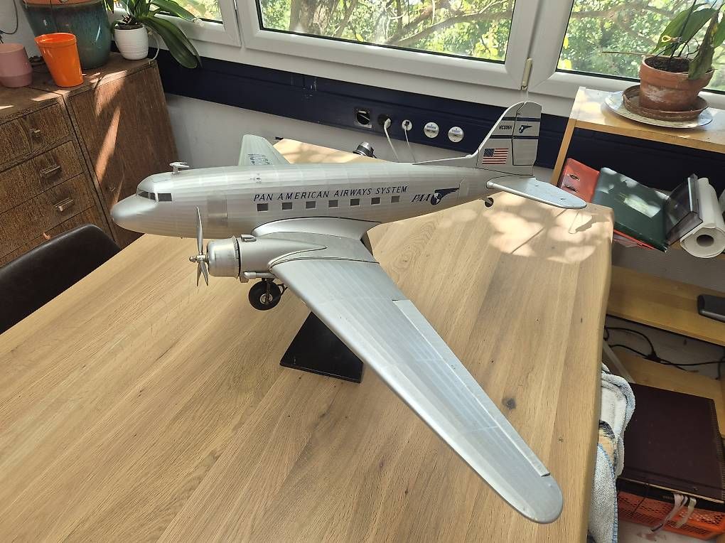 Kit di modellismo & Modellini statici: Maquette ancienne avion DC-3 – Usato da Crans VD venduto da tgdis