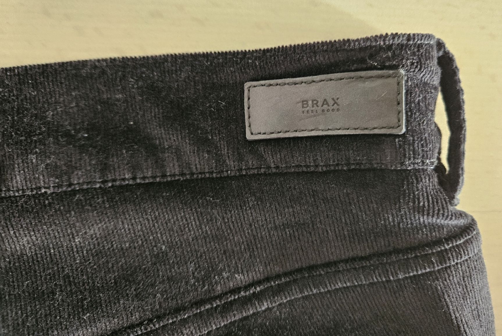 Brax Pantaloni: Brax Samtmanchesterhose, Gr. 18 K, Schwarz – Nuovo (secondo la descrizione) da Rickenbach b. Wil venduto da cornetta 3