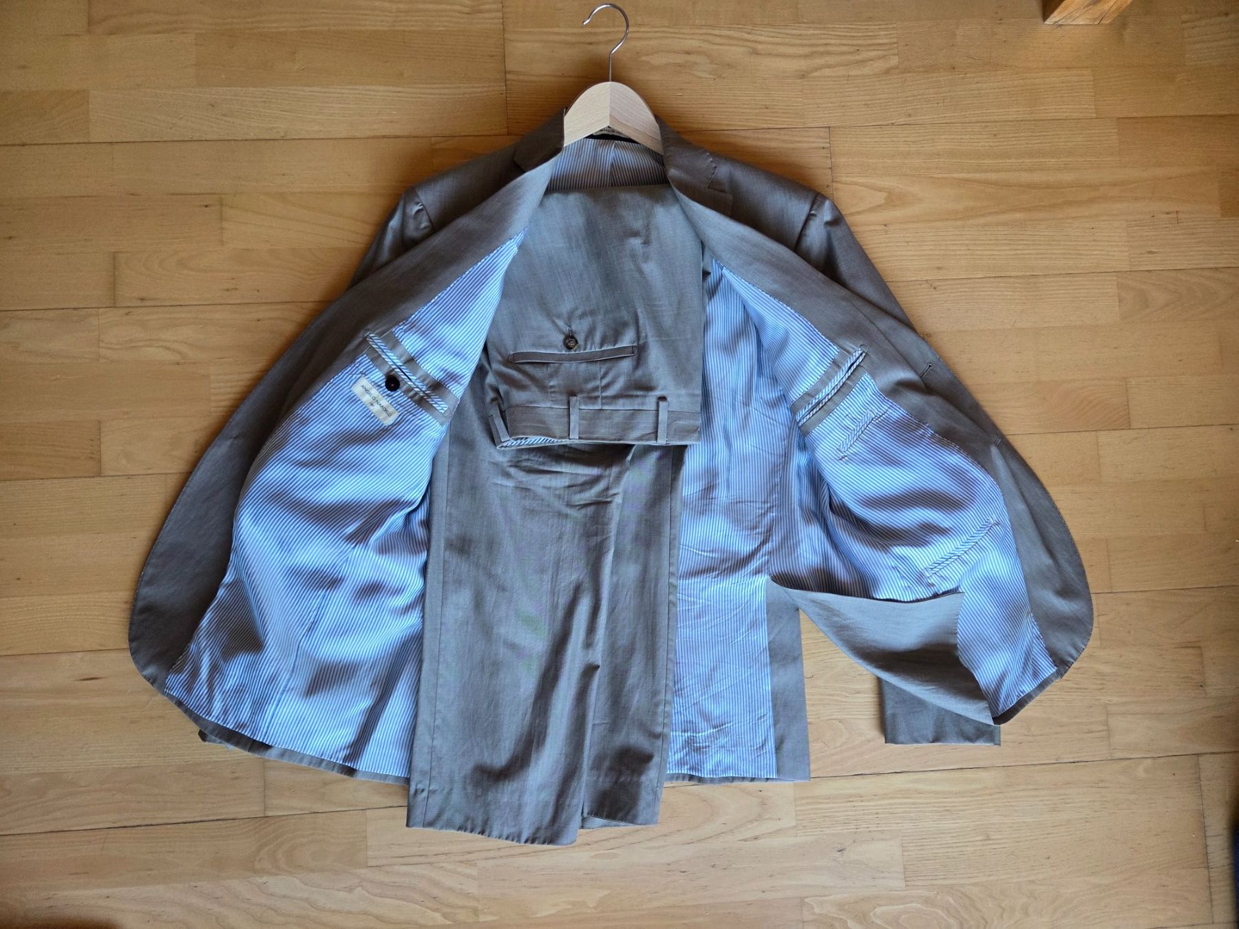 Costumes: 2 teilige Anzug Agnelo Nardelli Gr 52 – D'occasion à Basel par olivier84 3
