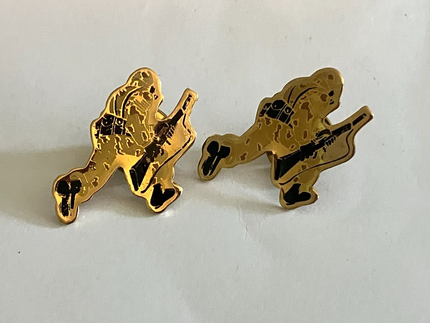 Plaquettes & Badges: 2 Pin Soldat – D'occasion à Basel par djwwpp