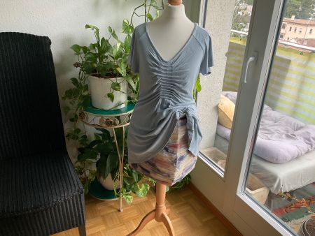 Belle petite Jupe CLOÉ originale et élégante, t. 40, neuf