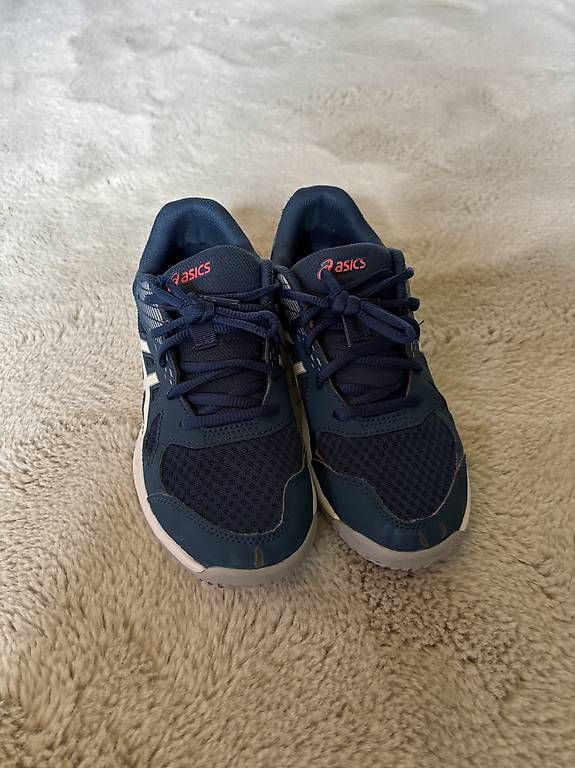 Asics Scarpe per ragazzi: Asics Hallenschuhe blau – Usato da Lenk im Simmental venduto da niczbaeren
