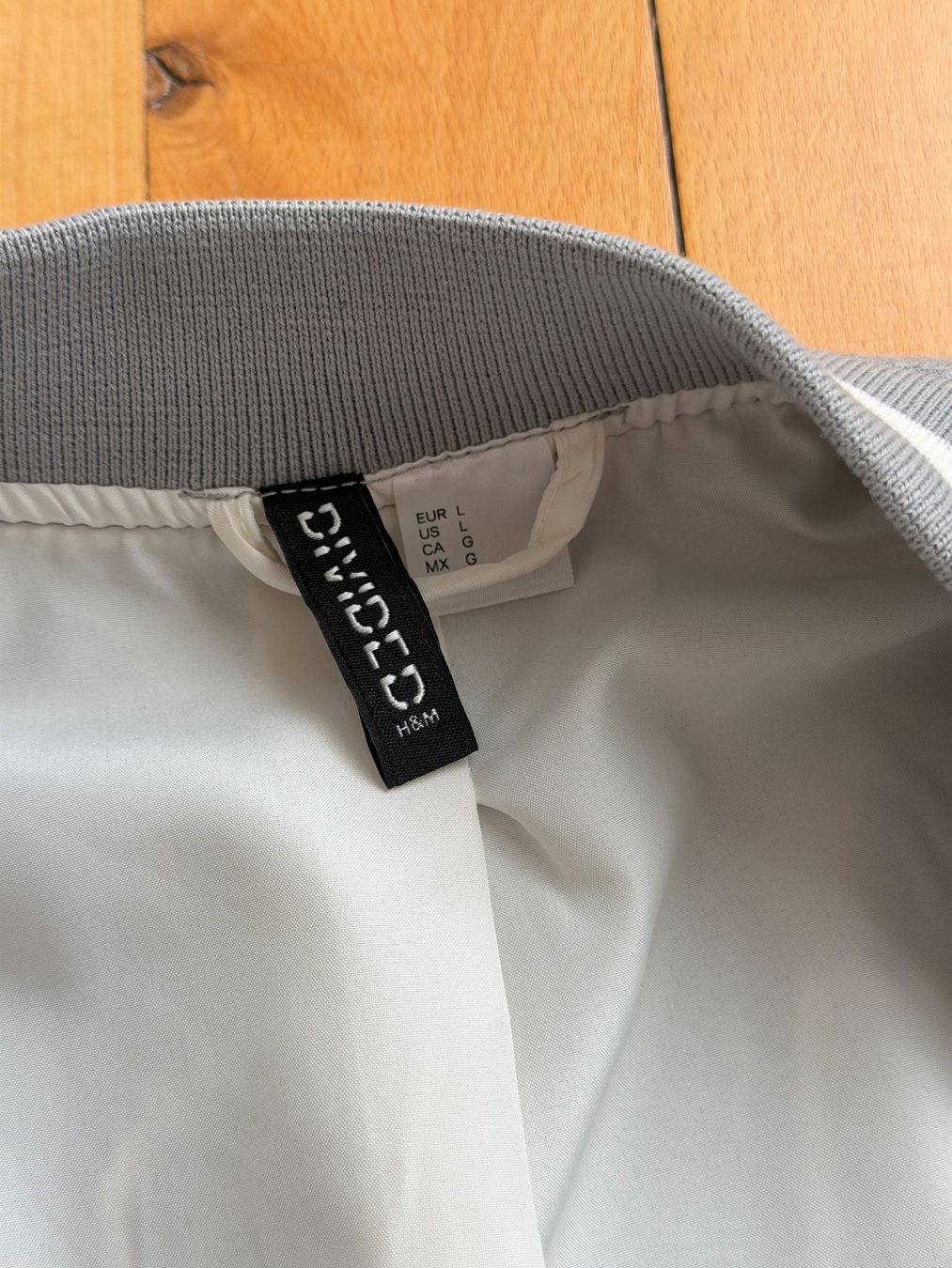H&M Giacche: Neue Collegejacke Divided (H&M) – Nuovo (secondo la descrizione) da Solothurn venduto da Vintage87 1