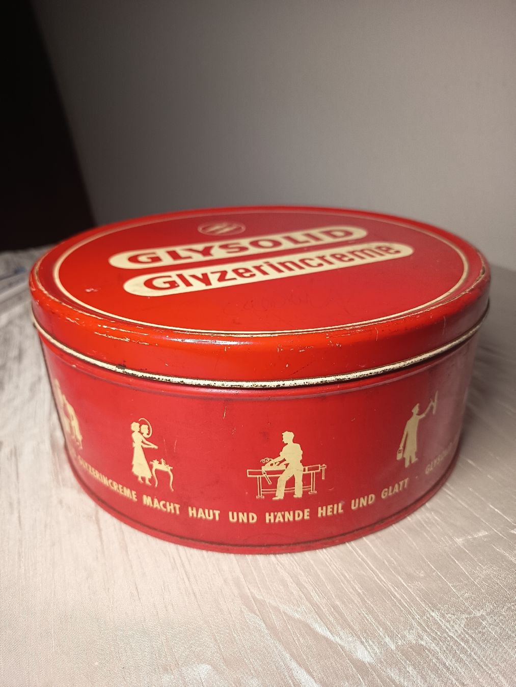 Altro in Decorazioni & Accessori: Glysolid Glyzerincreme Blechdose rot gebraucht – Usato da Wangen b. Olten venduto da crea_look 1