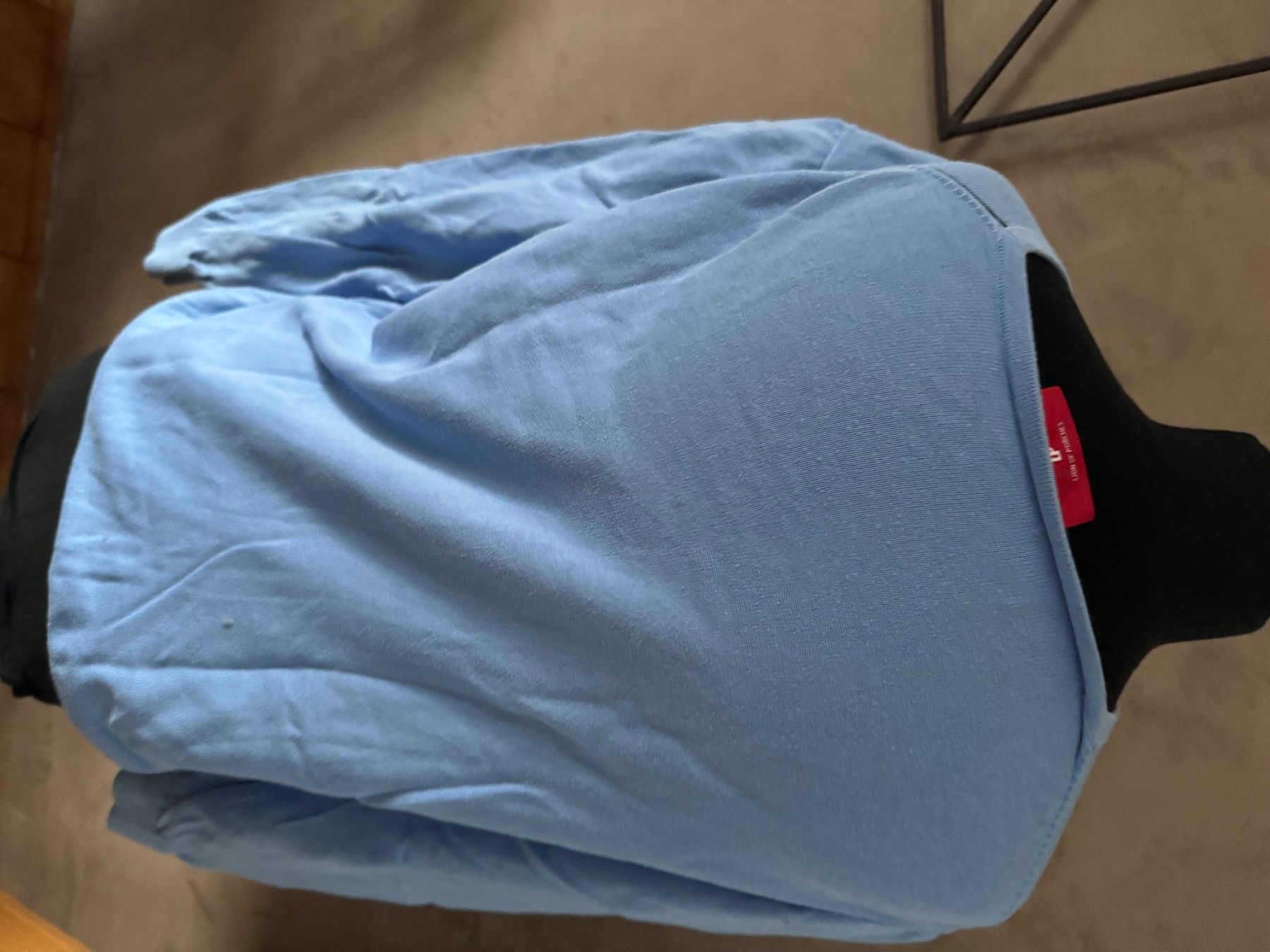 Pullover & Sweatshirts: Pull bleu LP Taille M Caro – Gebraucht aus Veyrier von Kimedovapa_1 1