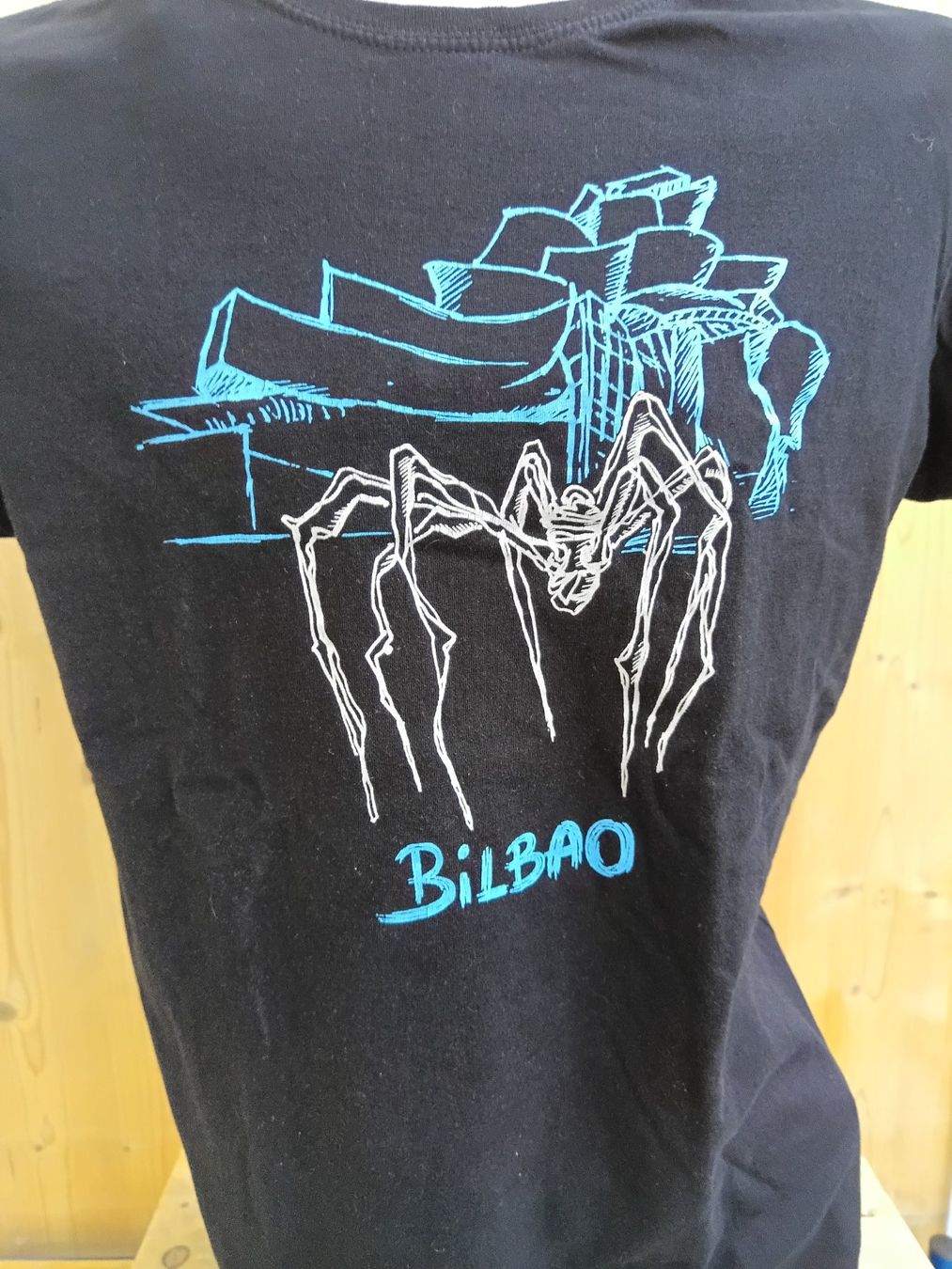 Hemden, T-Shirts & Polos: T-Shirt Guggenheim-Bilbao – Neu und originalverpackt aus Wängi von Ladys_First 2