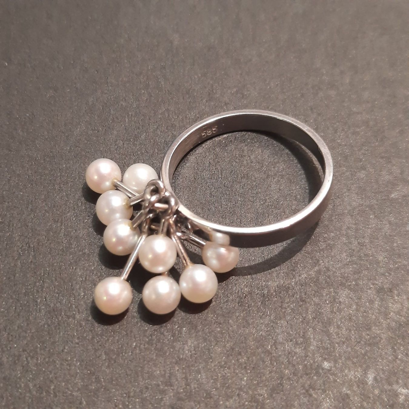 Anelli: Eleganter Weissgoldring mit Süsswasserperlen – Usato da Unterägeri venduto da Altgoldschmuck
