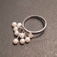 Eleganter Weissgoldring mit Süsswasserperlen