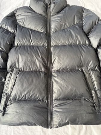Nike Daunenjacke Herren schwarz Grösse S guter Zustand