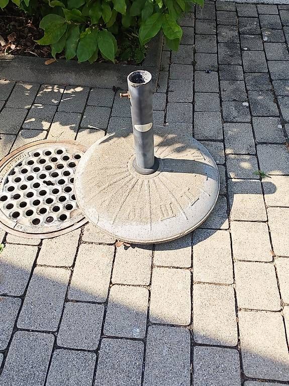 Sonnenschirme: Pied de parasol – Gebraucht aus Paudex von Aventure1 1