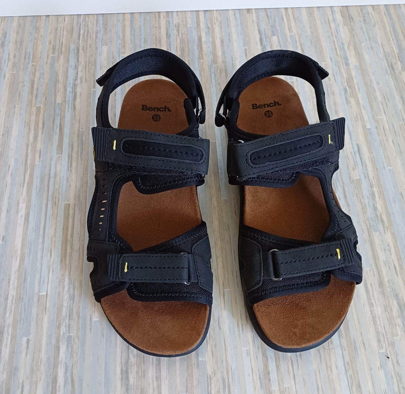 Bench Damenschuhe: Wander - Sandalen Marke Bench, schwarz Grösse 38 neu – Neu (gemäss Beschreibung) aus Baden von mel_k86j