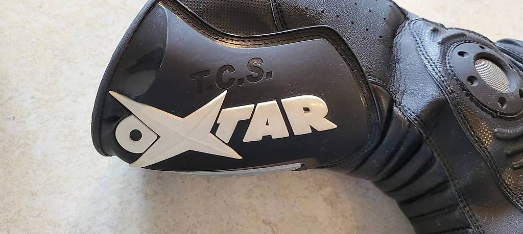 Scarpe da uomo: Bottes de moto Oxtar point. 40 – Usato da Ste-Croix venduto da kar_9x7w 1