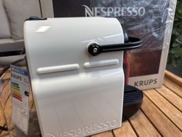 Kaffeemaschine Krups Nespresso Inissia weiss neuwertig