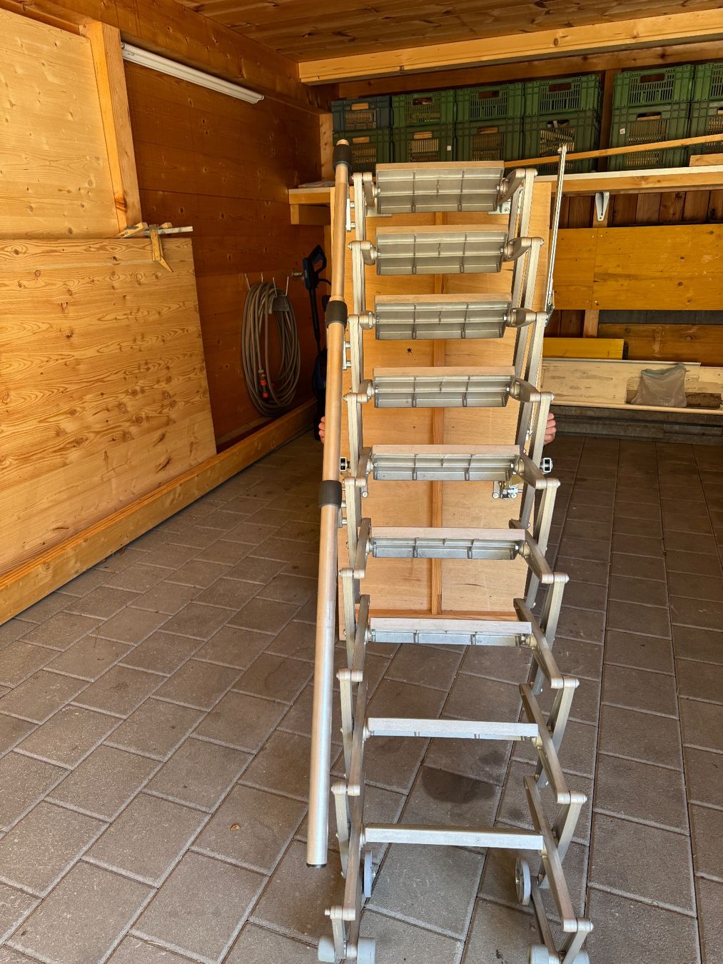 Treppen: Scherenteppe mit Handlauf als Wandeinstieg – Gebraucht aus Chur von Kalafi 1