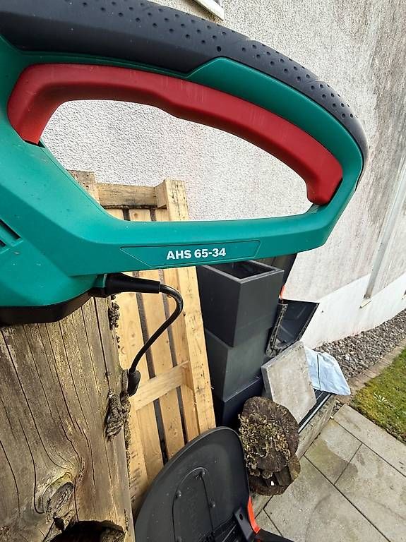 Tutti gli attrezzi: BOSCH Elektro-Heckenschere AvancedHedgeCut. 65 – Usato da Ebikon venduto da Bubich 2