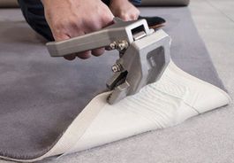 Teppichkralle mit Holzgriff. TEPPICH ENTFERNEN!