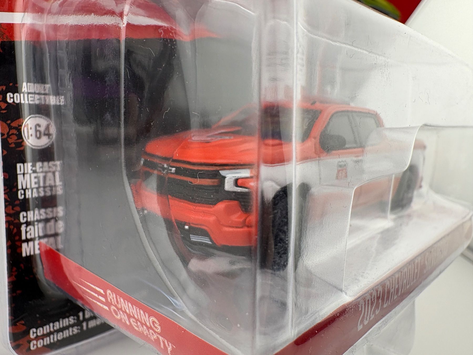 Greenlight Modellini d'auto: Greenlight 2023 Chevrolet Silverado Phillips 66 – Nuovo e nell'imballaggio originale da Flawil venduto da HeisseReifen 2