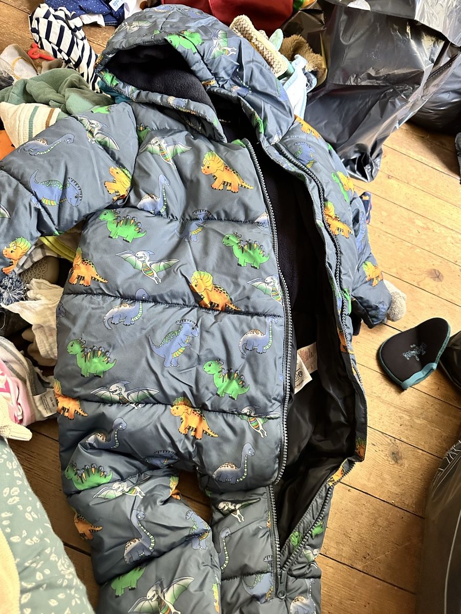 Kleiderpakete & -sets: Kinderkleider grosse 68-98. Mind.50 Stuck  – Gebraucht aus Basel von sve_2kxk