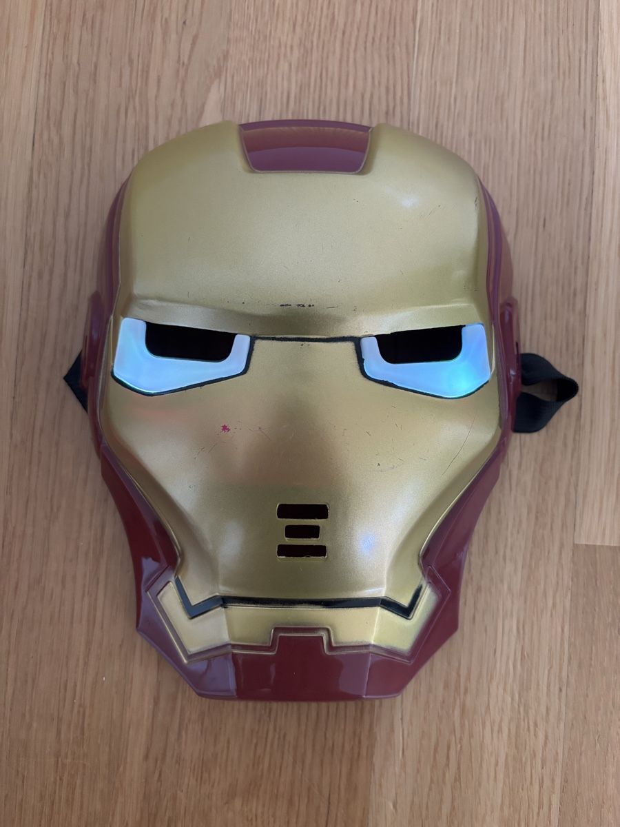 Costumes: Spiderman & Ironman light-up mask and accessories – D'occasion à Würenlos par sue_wp8k 4
