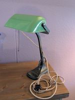 Antike Schreibtischlampe, Metallfuss, m. Emailliertem Schirm