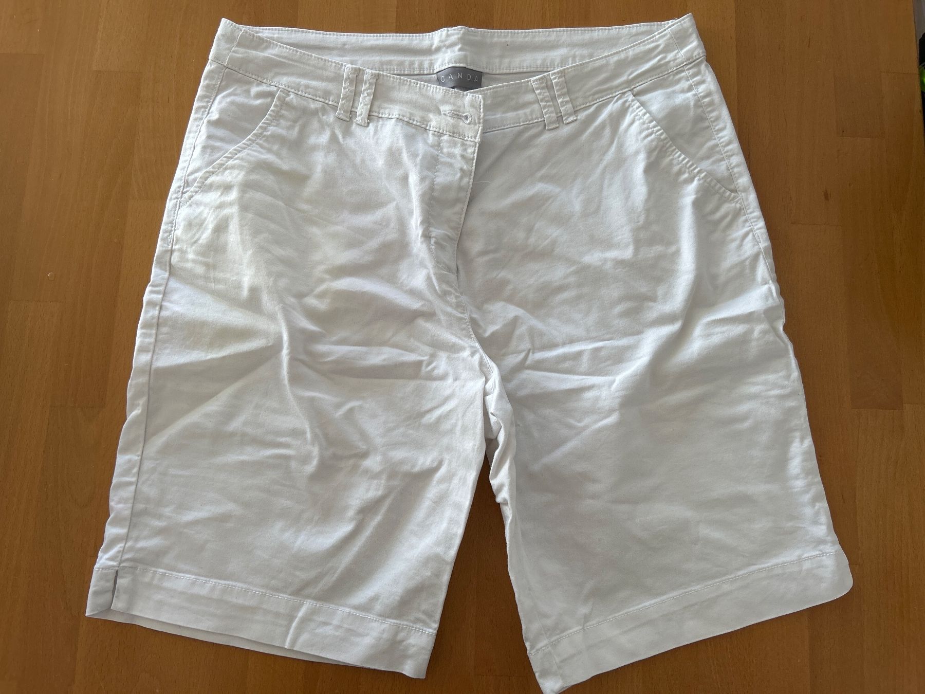 Hosen: Sommer-Bermudas, weiss, Gr. 42 – Gebraucht aus Buttisholz von allule13